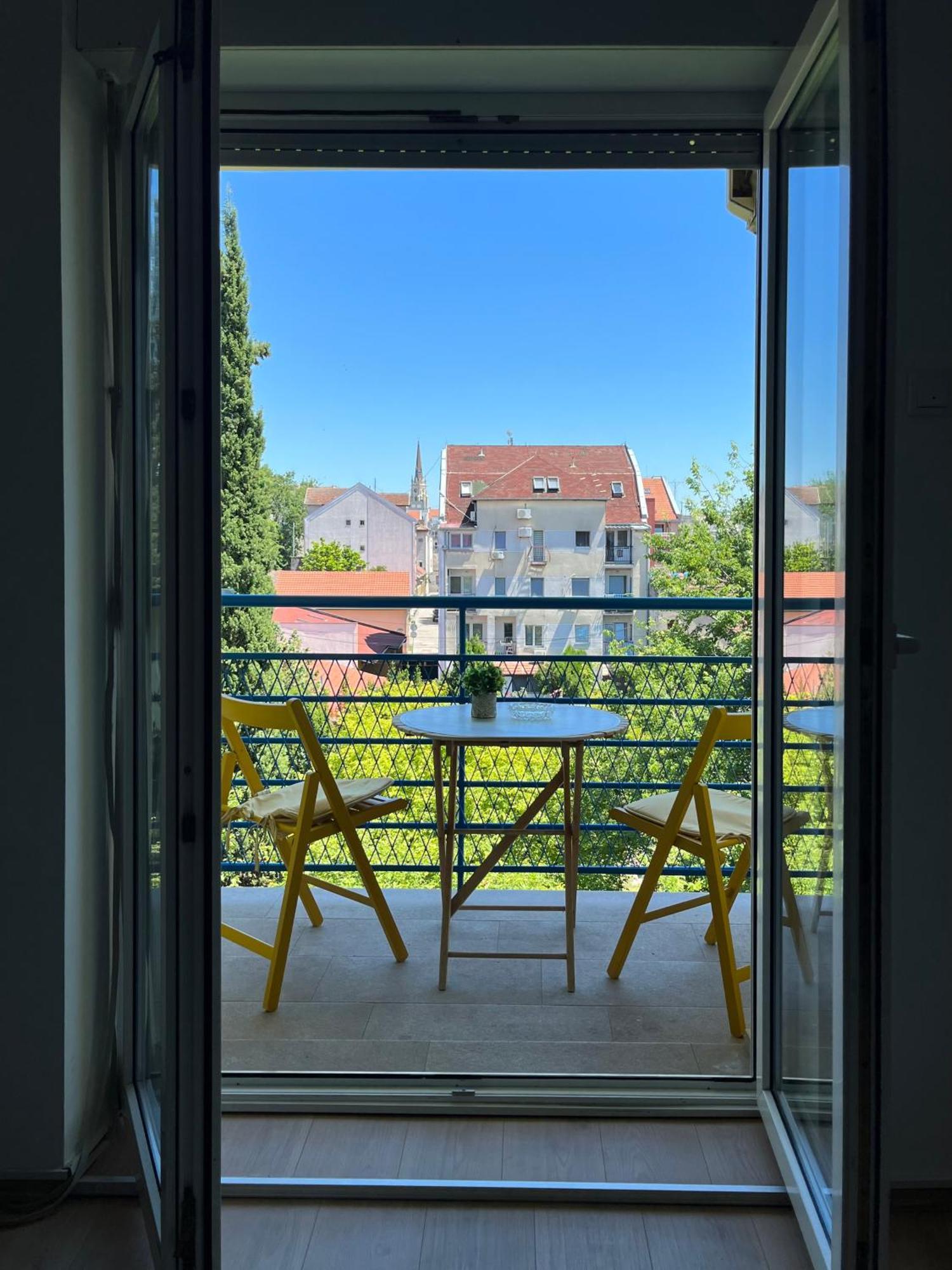 Apartment Vera With Free Garage Novi Sad Exteriér fotografie